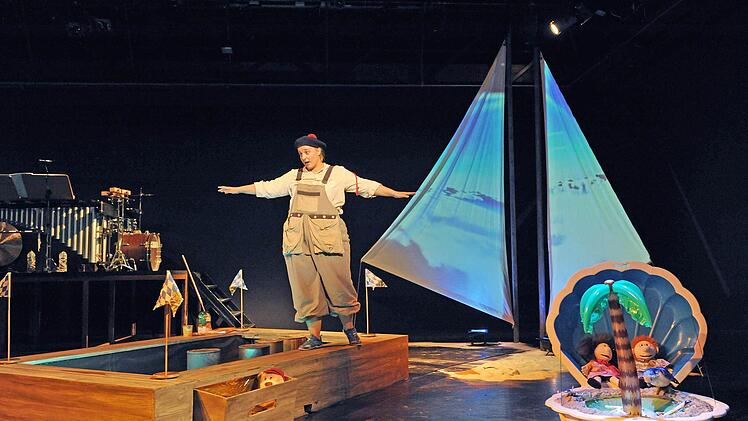 Kora Pavelic beeindruckt in "Gold" von Leonard Evers in der Coburger Reithalle.Foto: Andrea Kremper