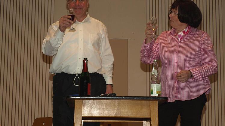 Was so alles bei der diesjährigen Wallfahrt nach Retzbach passierte, schilderten Otmar und Monika Lutz in einem lustigen Sketch. Foto: Stefan Geiger