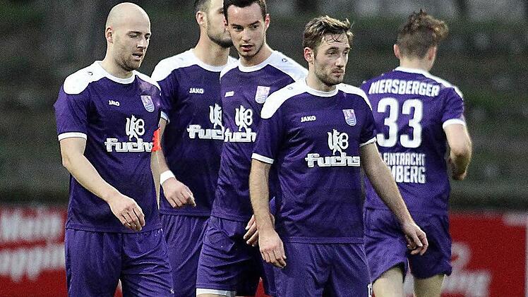 Die Bamberger um Kapitän Mirza Mekic (l.) haben sich mehr erhofft als Platz 11 in der Bayernliga Nord zur Winterpause. Fotos: sportpress