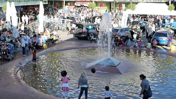 Eine Auto-Ausstellung soll die Besucher wie in jedem Jahr auf den Besiktas-Platz locken. Foto: privat