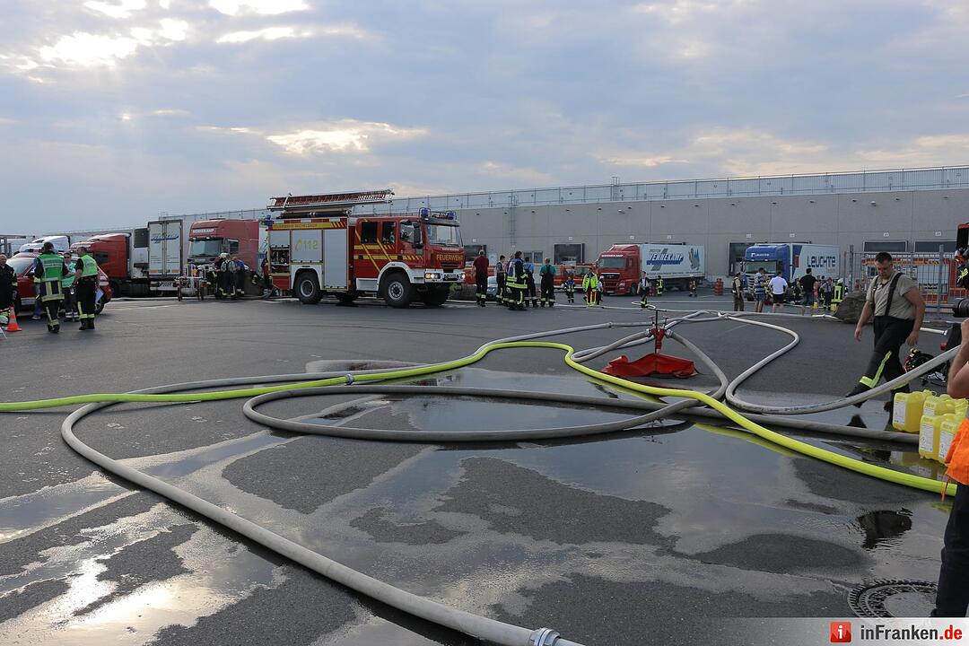 Feuer in Industriebetrieb in Alzenau – Schaulustige behindern Feuerwehr
