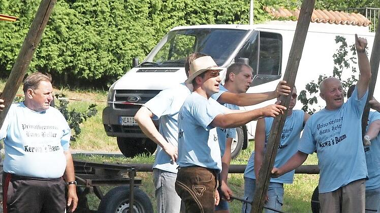 Die Kirchweiholdies im Jahr 2008: Manch einer ist auch heuer noch dabei. Dennoch werden Neuzugänge gesucht.  Foto: Archiv