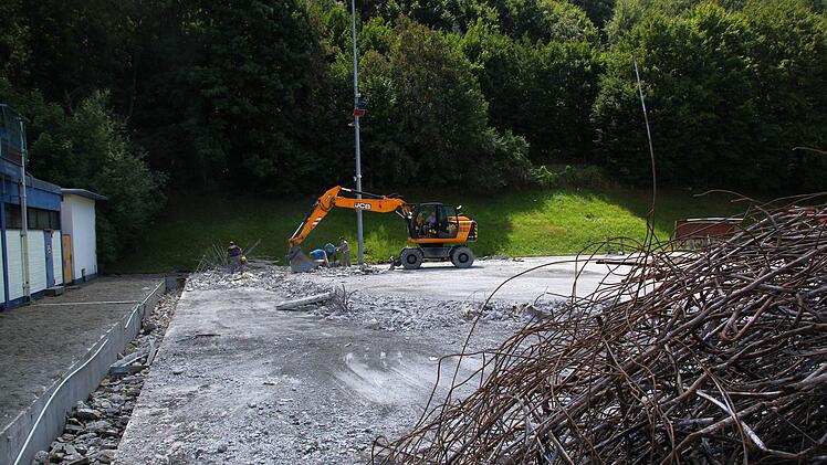 Die Eisbahn wird saniert. Foto: Jürgen Gärtner