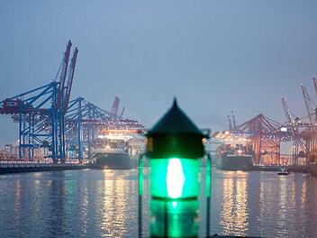 Blick auf den Hambuger Hafen. Foto:Daniel Reinhardt/dpa