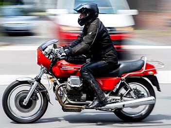 Motorradfahrer bei Jacken-Brand schwer verletzt