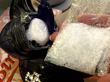 Eine 27-Jährige war dabei, als ihr Freund wiederholt die Drogel Crystal in Tschechien besorgte und nach Deutschland schmuggelte, um sie hier weiter zu verkaufen.  Symbolfoto: Stephanie Pilick/dpa