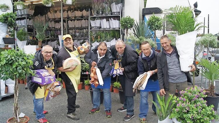 Mit flotten Sprüchen und vollen Tüten warten die Marktschreier vom 9. bis 11. Juni auf das Kulmbacher Publikum. Foto: PR