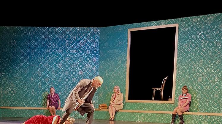 Goethes "Stella" in einer ausgezeichneten entstaubten Fassung der Hamburger Kammerspiele, die beim Theaterring Bad Kissingen im Kurtheater gastierte.