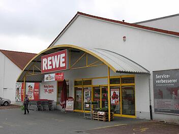 Der Rewe-Markt an der Ziegelhütte schließt bald seine Pforten. Der Eigentümer der Immobilie sucht einen Nachmieter. Foto: Markus Reeh