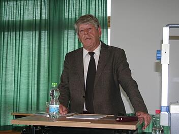 Prof. Wolfgang Altgeld sprach im Jack-Steinberger-Gymnasium Bad Kissingen über das Aufkommen radikaler nationalistischer Strömungen.   Foto: privat