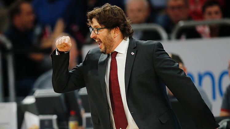 Brose Bamberg-Coach Andrea Trinchieri hat keine guten Erinnerungen an G&ouml;ttingen: Beim letzten Aufeinandertreffen fing sich der Italiener zwei technische Fouls ein und musste die Halle verlassen. Foto: Daniel L&ouml;b/Archiv