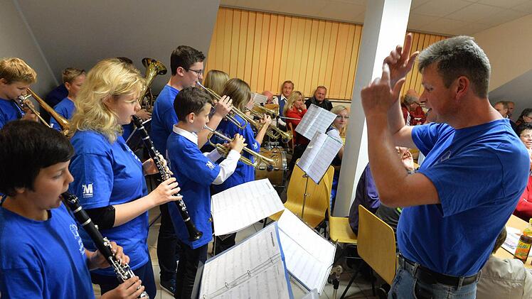 Der Nachwuchs der Blaskapelle Niedermirsberg sind die "Jungen Mühlbachtaler Musikanten". Foto: Ronald Rinklef