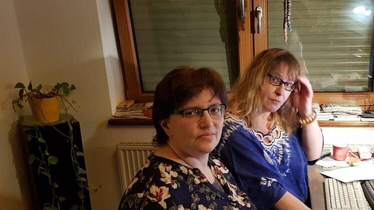 Uschi Schmidt (vorne) und Karin Peucker-Göbel sind ratlos. Sie hoffen nun auf Innenminister Herrmann und das Verwaltungsgericht.  Foto: privat