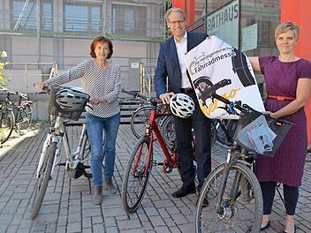 Monika Preinl, German Hacker und Bettina Geier-Hildel freuen sich auf die zehnte Fahrradmesse, die am 4. Mai stattfindet. Foto: Bernhard Panzer