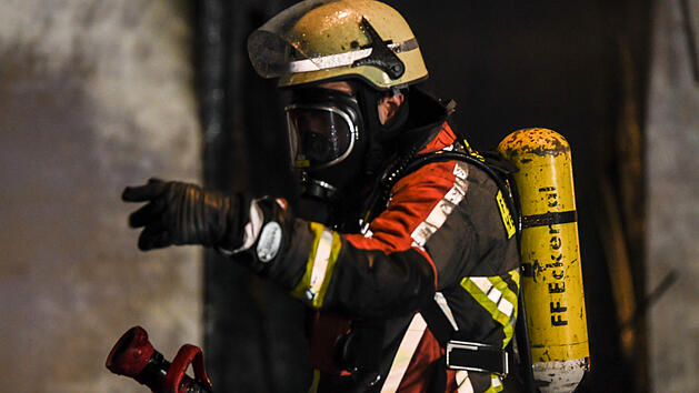 Wohnhausbrand in Lam: Person tot aufgefunden