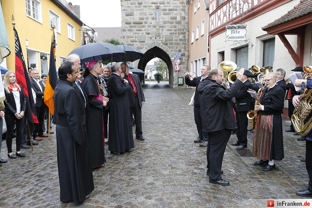 Herzlicher Empfang für Georg Gänswein in Höchstadt