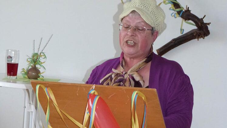 Als "Wilde Hilde" stieg Anni Wagner aus Geusfeld in die Bütt und erheiterte die Gemüter der Senioren. Fotos: Helmut Kistner