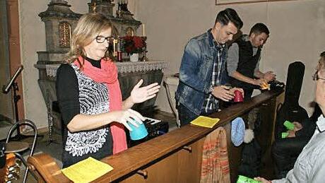 Den Cup-Song interpretierten "Nur Die" innovativ. Fotos: Weinbeer