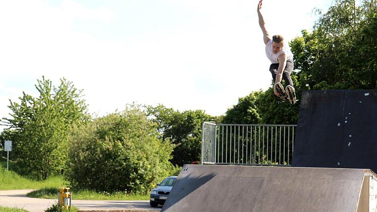 Die neue Skateanlage kann nicht nur mit Skateboards, sondern auch mit BMX-Rädern, Inline-Skates und Scootern benutzt werden. Foto: Richard Sänger