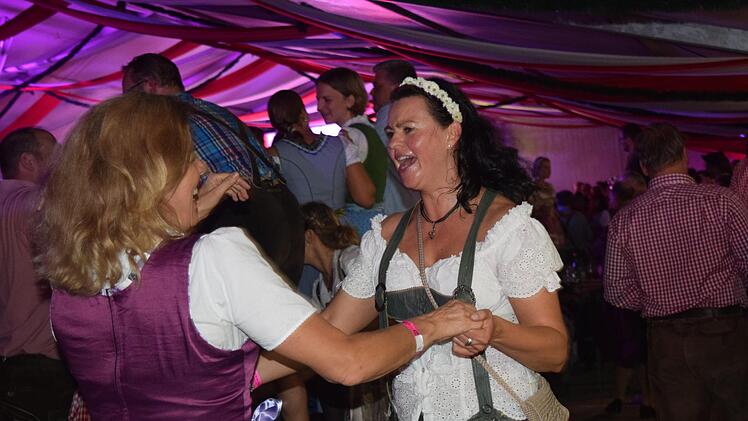 Besonders bei Partyhits wie "Atemlos" und "1000 Mal berührt" waren die Gäste in Tanzlaune. Foto: Daniela Pondelicek