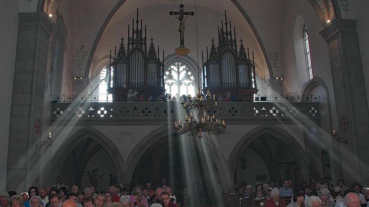 Mit dem Programm "Himmlische Landschaften" möchte die Pfarrei St. Kilian Haßfurt die Ritterkapelle in Haßfurt, die älteste Wallfahrtskirche der Diözese Würzburg, zu einem Anlaufpunkt für Menschen machen, die auf der Suche nach Gott sind.Ulrike Langer