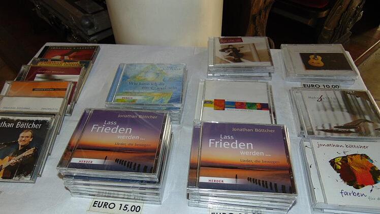 Viel Tonträger haben die Künstler aufgenommen. Foto: Petra Malbrich