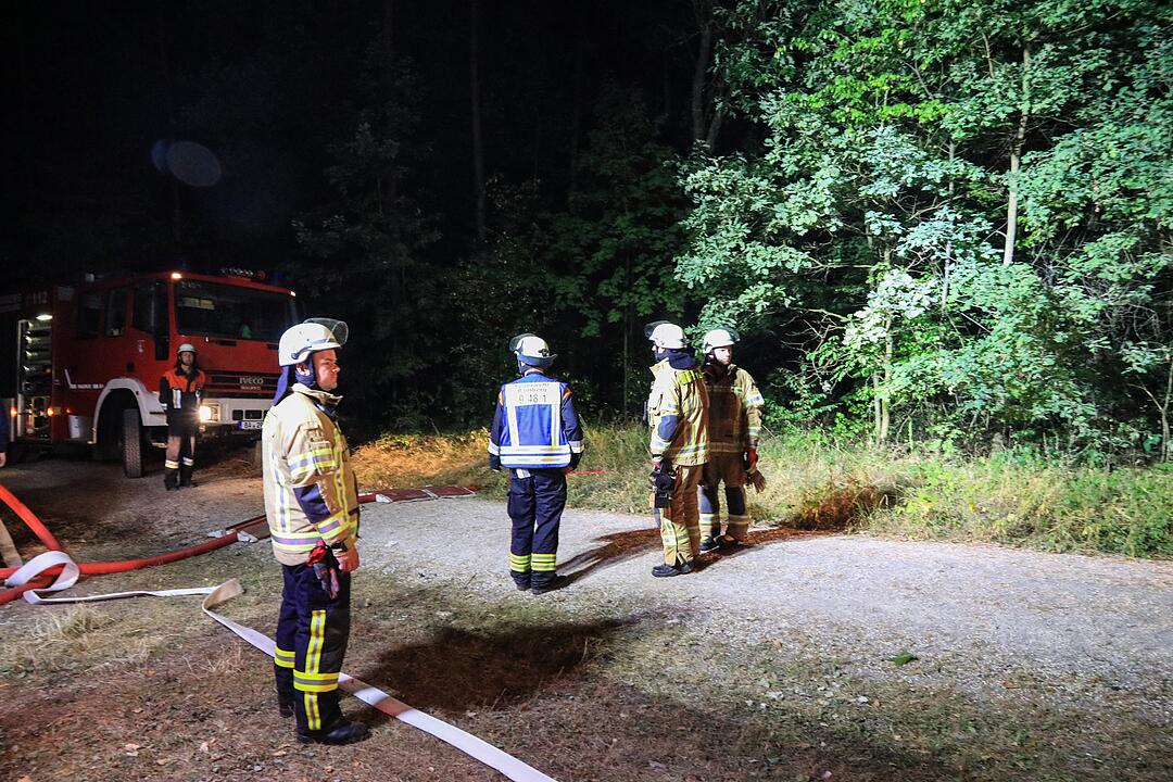 Munition detoniert bei nächtlichem Waldbrand