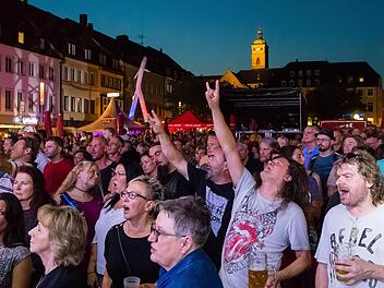 Solche Bilder wie vom Stadtfest 2019 sind in diesem Corona-Sommer nicht vorstellbar. Das f&uuml;r 28. und 29.&nbsp;August geplante Stadtfest wurde schon vor Wochen abgesagt, auch alle weiteren Veranstaltungen der Werbegemeinschaft in diesem Jahr.  Foto: Josef Lamber