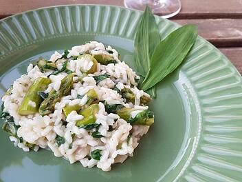 Spargel-Risotto mit B&auml;rlauch