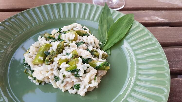 Spargel-Risotto mit B&auml;rlauch