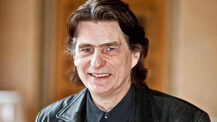 François De Carpentries führt Regie bei Lehárs Operette "Die lustige Witwe". Nach den Verzögerungen durch den Wasserschaden feiert das Werk am 8. Januar Premiere. Foto: Jochen Berger