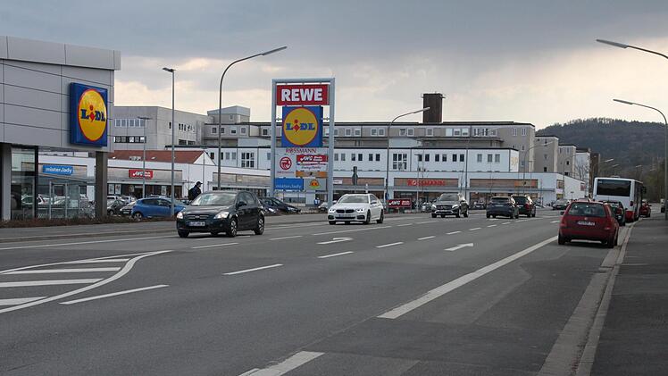 Die Staatsstraße 2191, die in Altenkunstadt über die Weismainer Straße verläuft, wird 2019 vom Freistaat saniert. Zuvor sollen die alten Kanäle und Wasserleitungen renoviert werden. Das würde der Gemeinde Kosten in Höhe von rund einer Millionen Euro bescheren. Stephan Stöckel