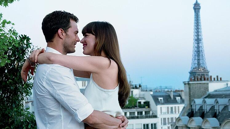 Christian (Jamie Dornan) und Ana (Dakota Johnson) haben tats&auml;chlich geheiratet und reisen f&uuml;r die Flitterwochen nach Europa.