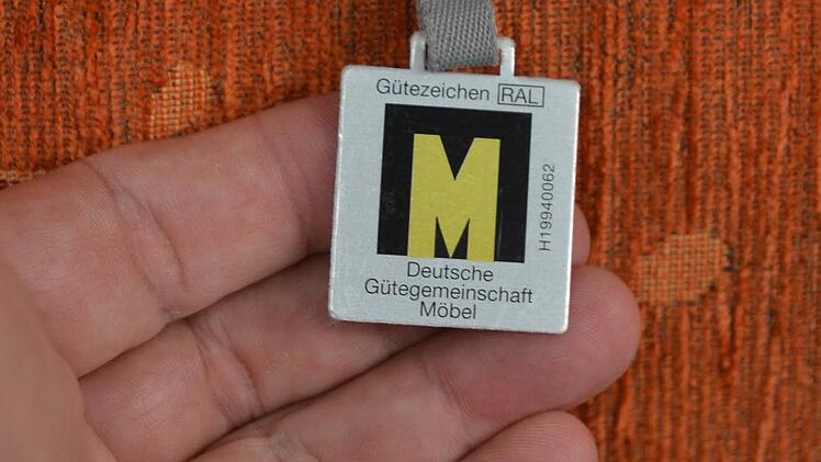 Das goldene "M" ist ein Qualitätssiegel für Polstermöbel.