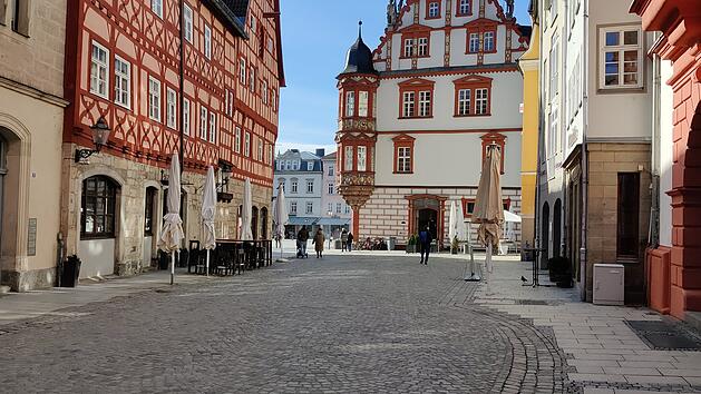 Die Coburger Innenstadt bei blauem Himmel