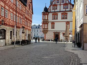 Die Coburger Innenstadt bei blauem Himmel
