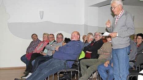 Hans Weber wünschte sich eine Aufräumaktionen auf dem Außengelände des Bauhofes. Foto: Sonny Adam