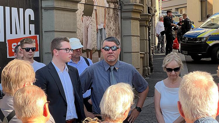 W&uuml;rzburger Messerattacke: Teilnehmer von AfD-Gedenkdemo angegriffen