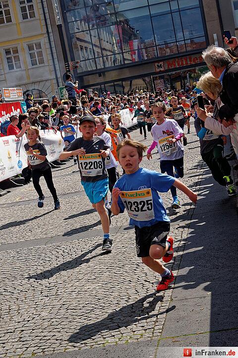 Weltkulturerbelauf 2017 in Bamberg: Der Zieleinlauf am Maxplatz