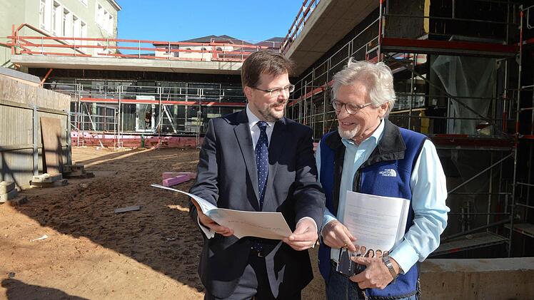 CSU-Kreisvorsitzender Christian Lange (links) und Fraktionsvorsitzender Helmut Müller auf der Baustelle des Clavius-Gymnasiums Foto: Ronald Rinklef