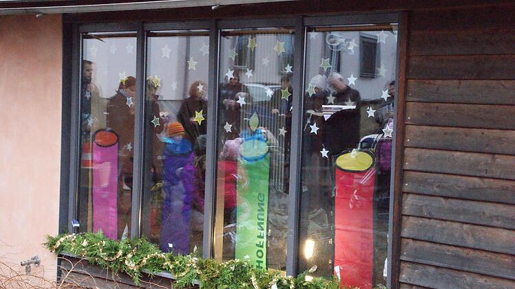 Schon im Gründungsjahr von "Bibelwelten" fand der erste lebendige Adventskalender in Haßfurt statt, den bis heute an 24 Tagen rund 500 Kinder und Erwachsene mitgestalten.