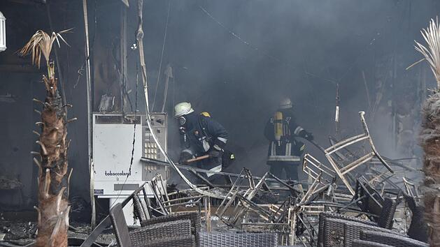 Rund eine Millionen Euro Schaden entstand beim Brand einer Shisha-Bar in Schwabach. Ein Junge gestand nun, gez&uuml;ndelt zu haben. Foto: NEWS5 / Schlelein