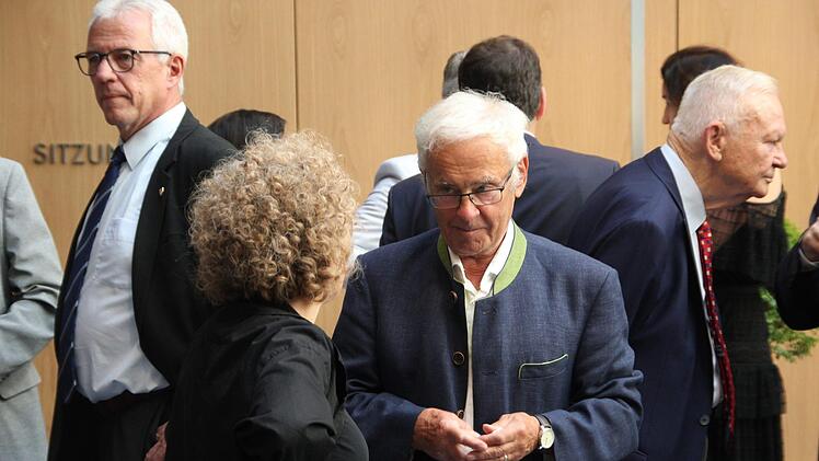 Altlandrat Rudolf Handwerker im Gespräch mit Pfarrerin Doris Otminghaus.
