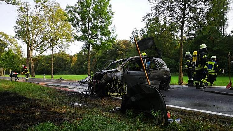 Unfall bei Michelau: Auto brennt komplett aus