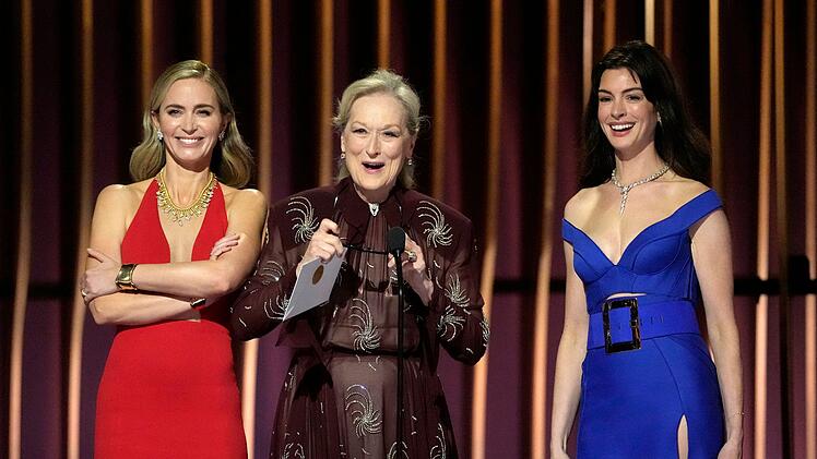 Emily Blunt (l-r), Meryl Streep und Anne Hathaway