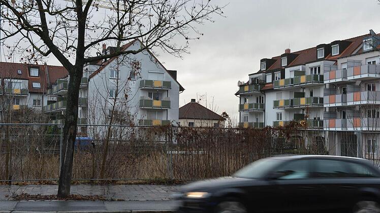 Direkt an der Memmelsdorfer Straße klafft seit Jahren eine Baulücke. Hier soll ein zweites Wohnheim entstehen.