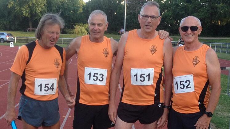 Die 4x-100-Meter-Staffel des TSV H&ouml;chstadt setzte sich gegen den einzigen Konkurrenten durch und holte Gold. Von links: Rainer Scheckenbach, Kar-Heinz Schatz, Werner Dengler und Joachim Masatz.