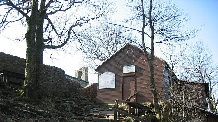 Die Milseburghütte ist nicht länger im Eigentum des Rhönklubs. Sie wurde an die Gemeinde Hofbieber übergeben.Marion Eckert