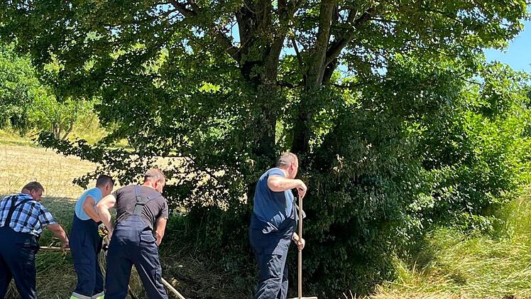 Pretzfeld: Anhänger in Brand geraten - 21-Jähriger entdeckt Feuer im Rückspiegel