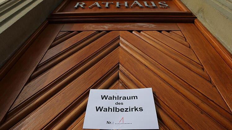 Gibt es Zusammenhänge zwischen den Lokalereignissen und dem Ausgang der Europawahl? Wir haben Stimmen zur Wahl eingefangen.  Fotos: Matthias Hoch